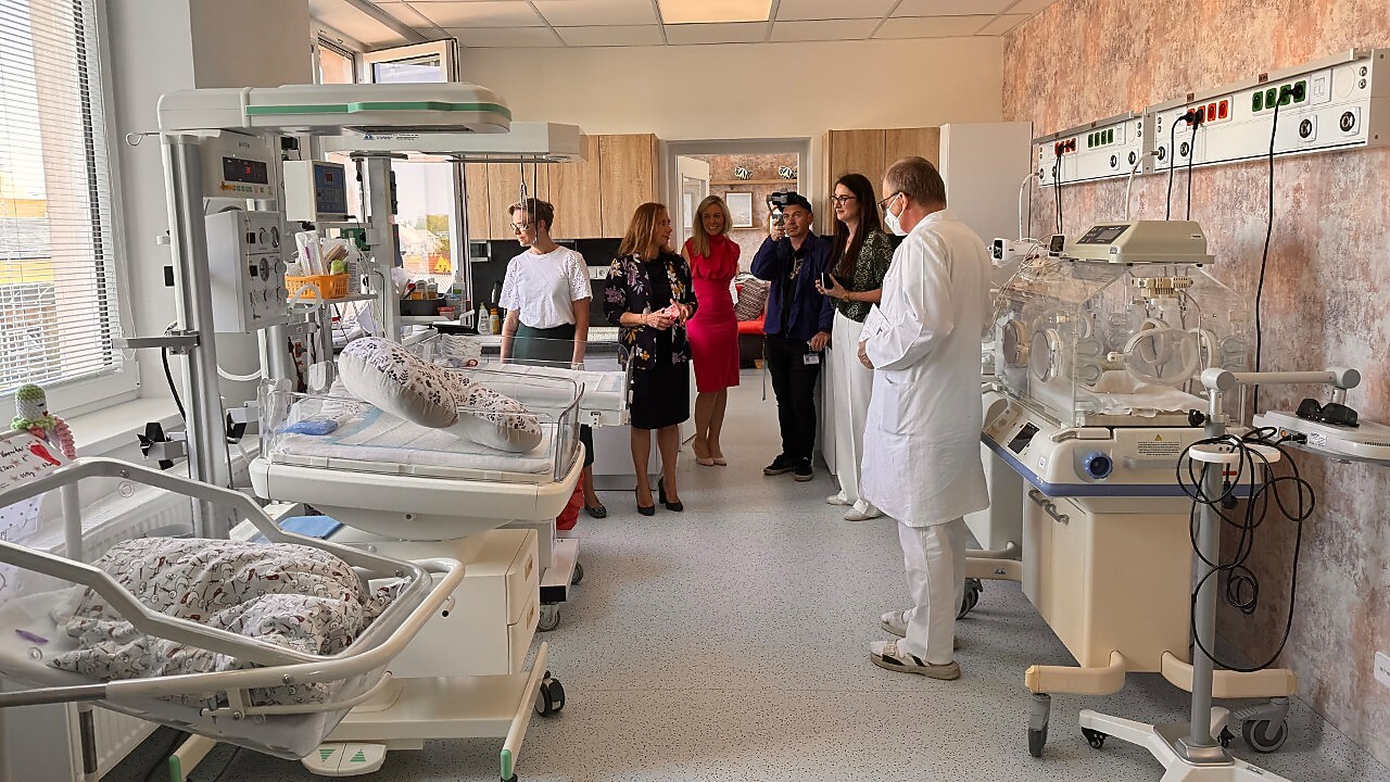 Prodávání nového vybavení pro Porodnici Nymburk