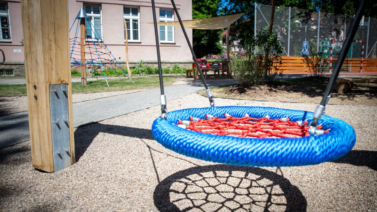 Round swing