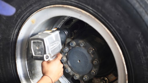 Další informace o tom, jak funguje naše opravárenská služba, najdete na stránce yourtravis.com nebo Vám je rád poskytne Váš zástupce společnosti Shell