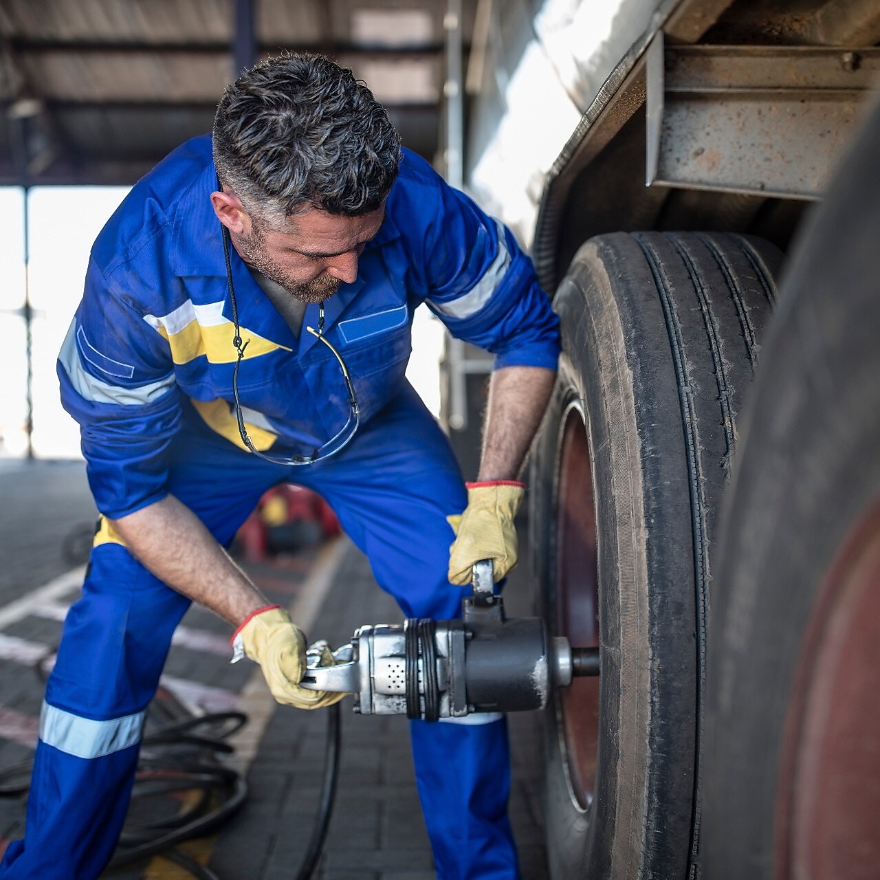 Man repairing the tyre