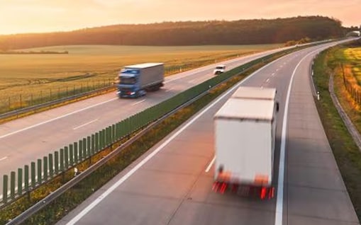 Kamiony na dálnici