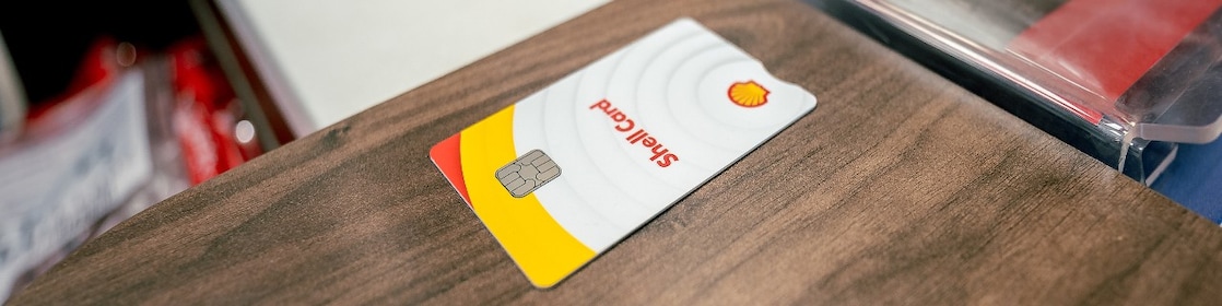 Palivová karta Shell na stole