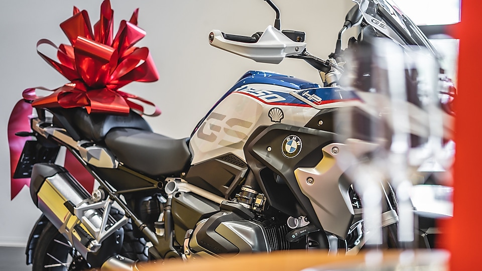 Detailní záběr na motocykl BMW R 1250 GS