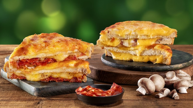 Foto dvou sendvičů Croque