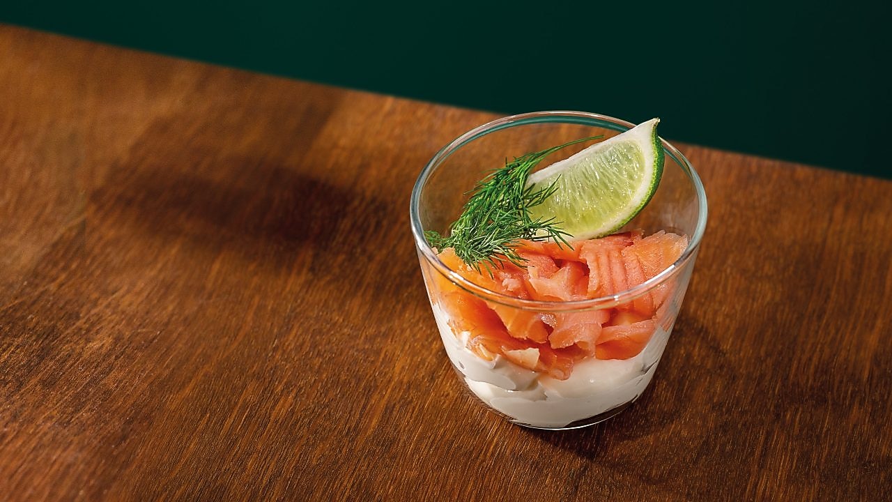 Foto proteinové misky s lososem