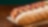 Hot Dog Francie položený na stole.