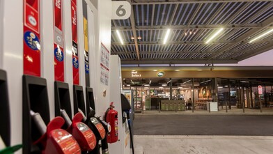 Foto tankovacích stojanů na čerpací stanici Shell Krsice